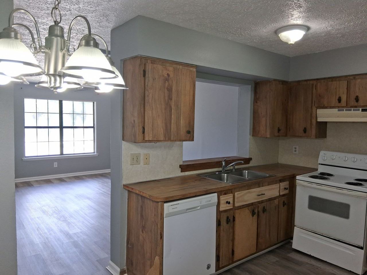 822 Village Dr - Photo 5 of 24