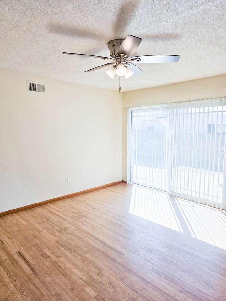 5051 Dubois Dr - Photo 5 of 12