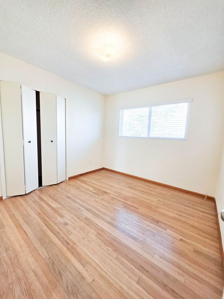 5051 Dubois Dr - Photo 7 of 12