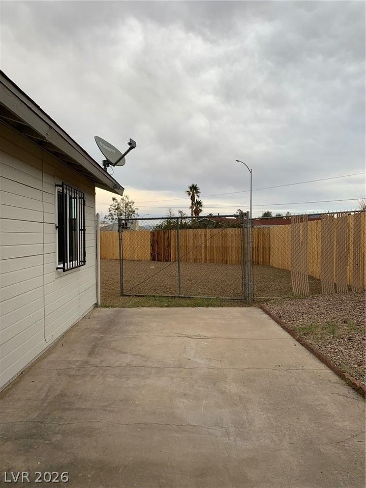 1304 Chestnut St - Photo 2 of 19