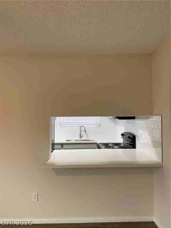 1304 Chestnut St - Photo 4 of 19