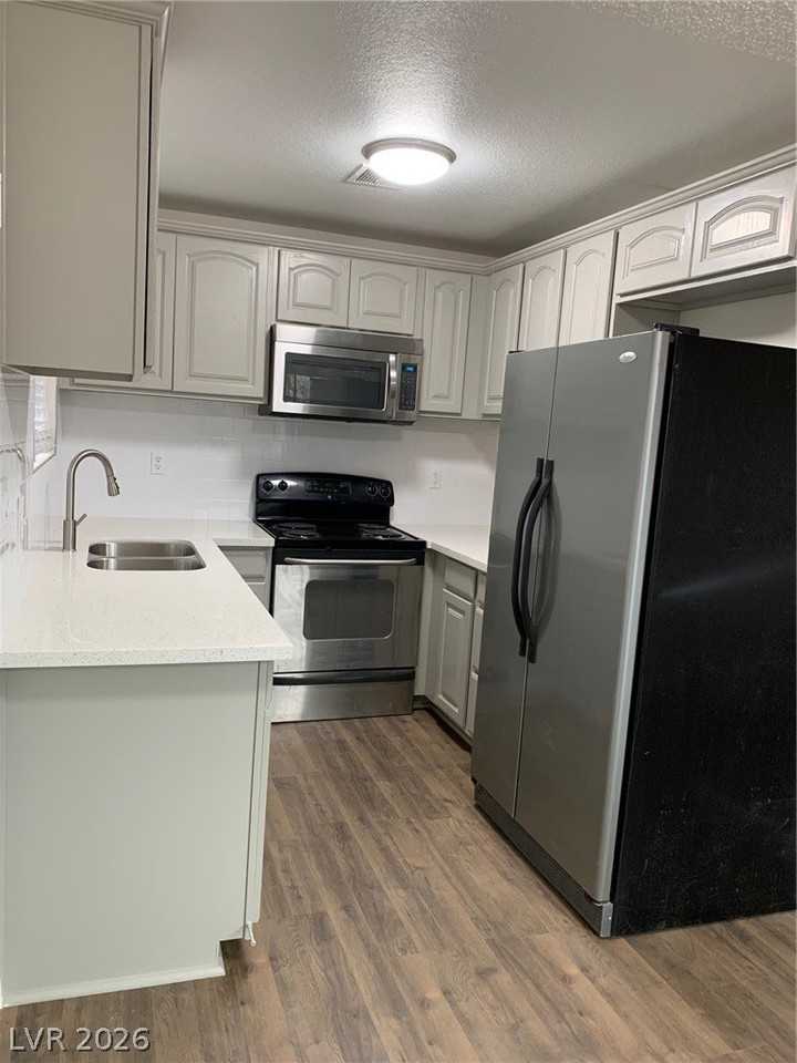 1304 Chestnut St - Photo 5 of 19