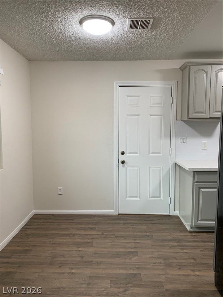 1304 Chestnut St - Photo 6 of 19