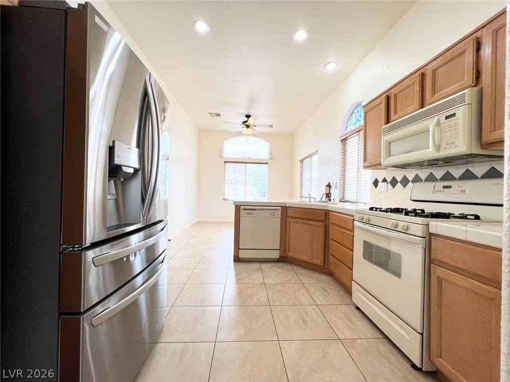 912 Midpride St - Photo 6 of 22