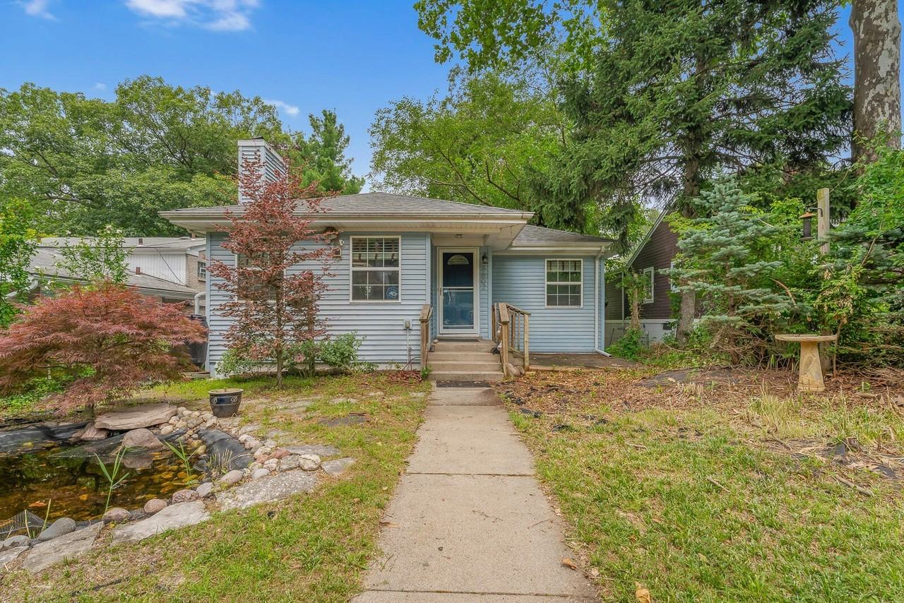 8602 Maple Ave - Photo 2 of 47