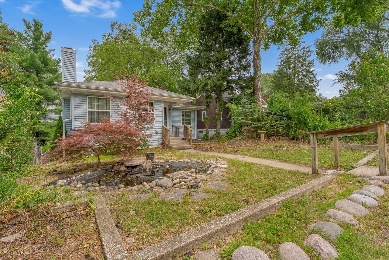 8602 Maple Ave - Photo 5 of 47