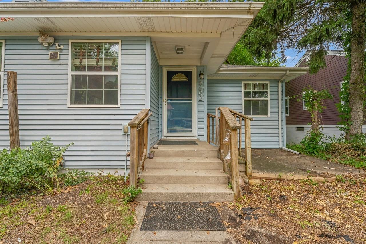8602 Maple Ave - Photo 7 of 47