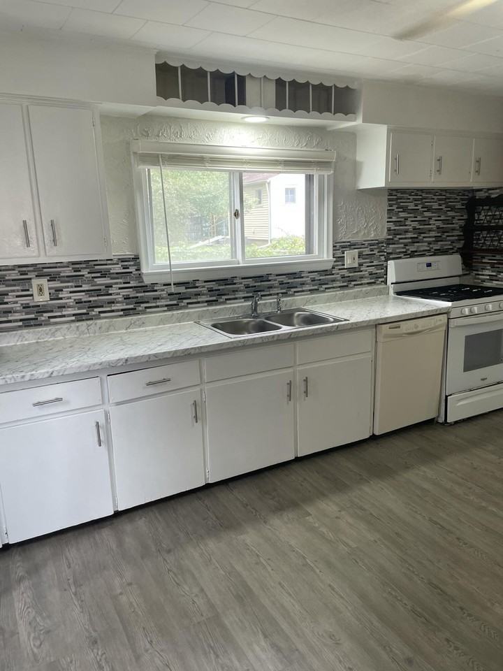 11790 Haller St - Photo 4 of 16
