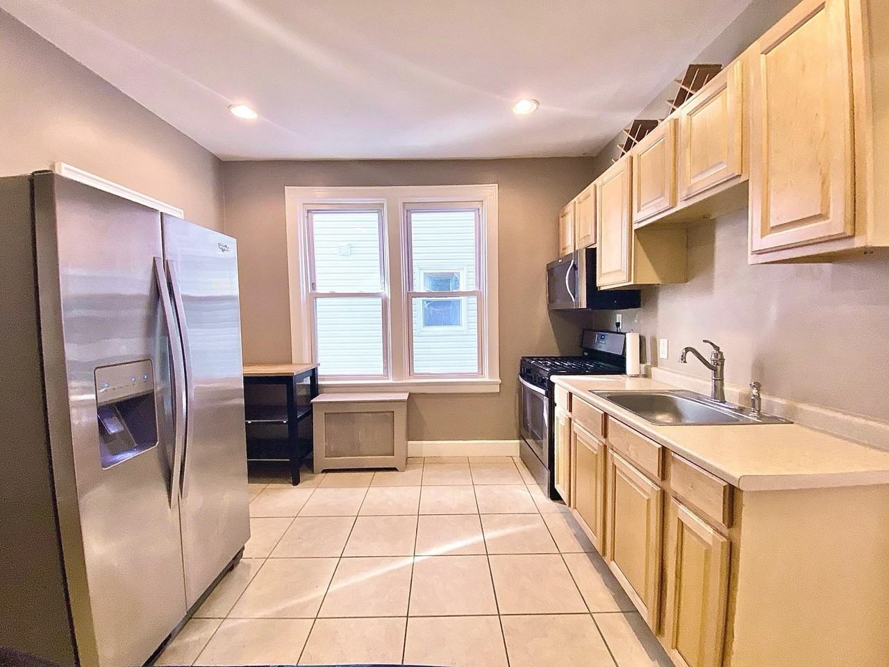 33 Long St - Photo 2 of 11