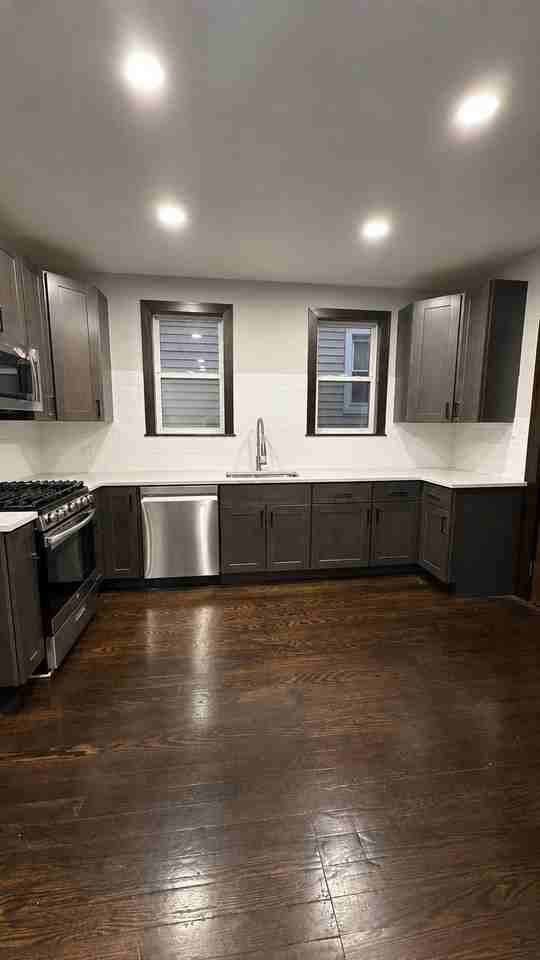 171 W 19th St - Photo 2 of 11
