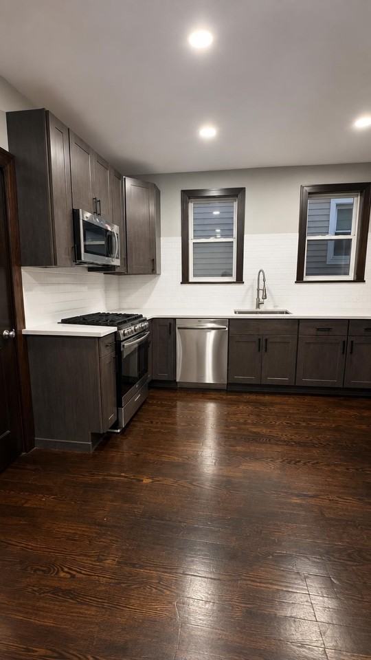 171 W 19th St - Photo 3 of 11