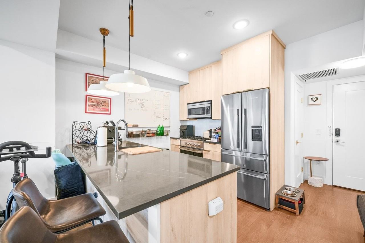 386 5th St #101 - Photo 4 of 15
