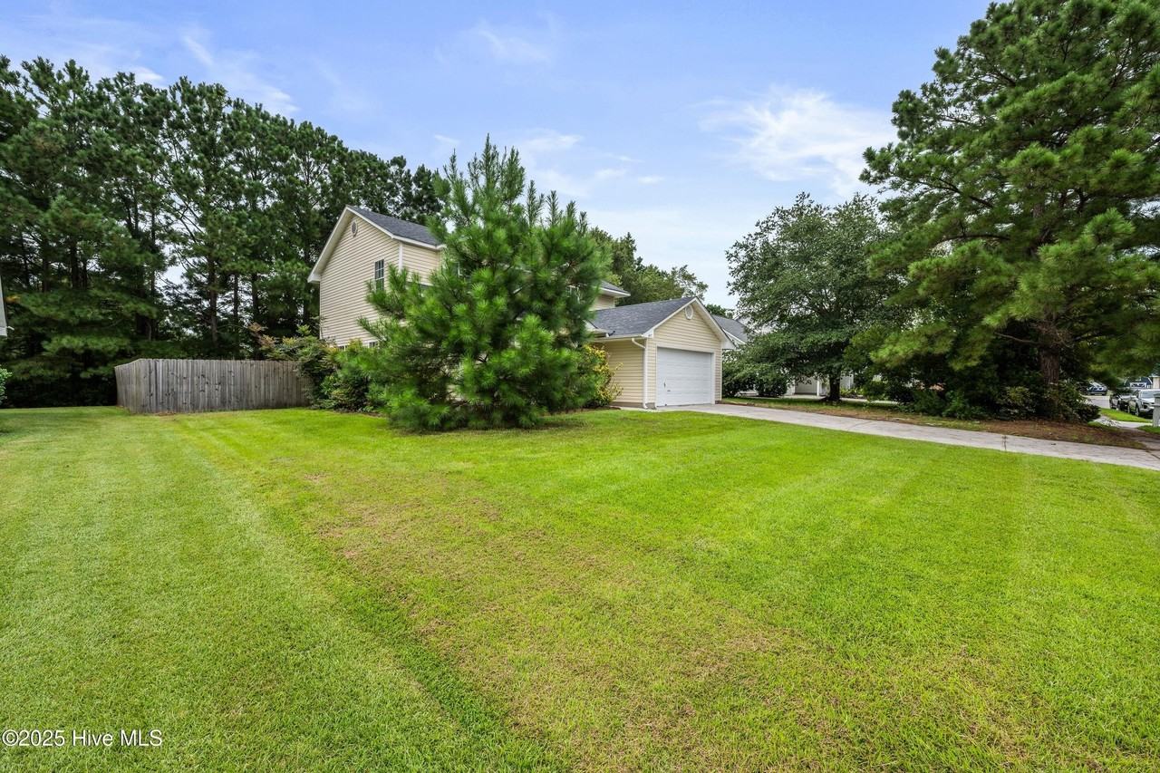 107 Chestnut Ct - Photo 2 of 36