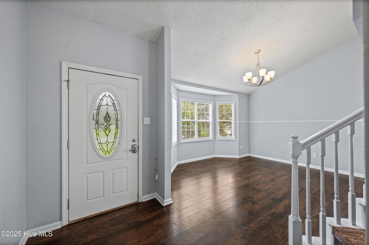 107 Chestnut Ct - Photo 5 of 36