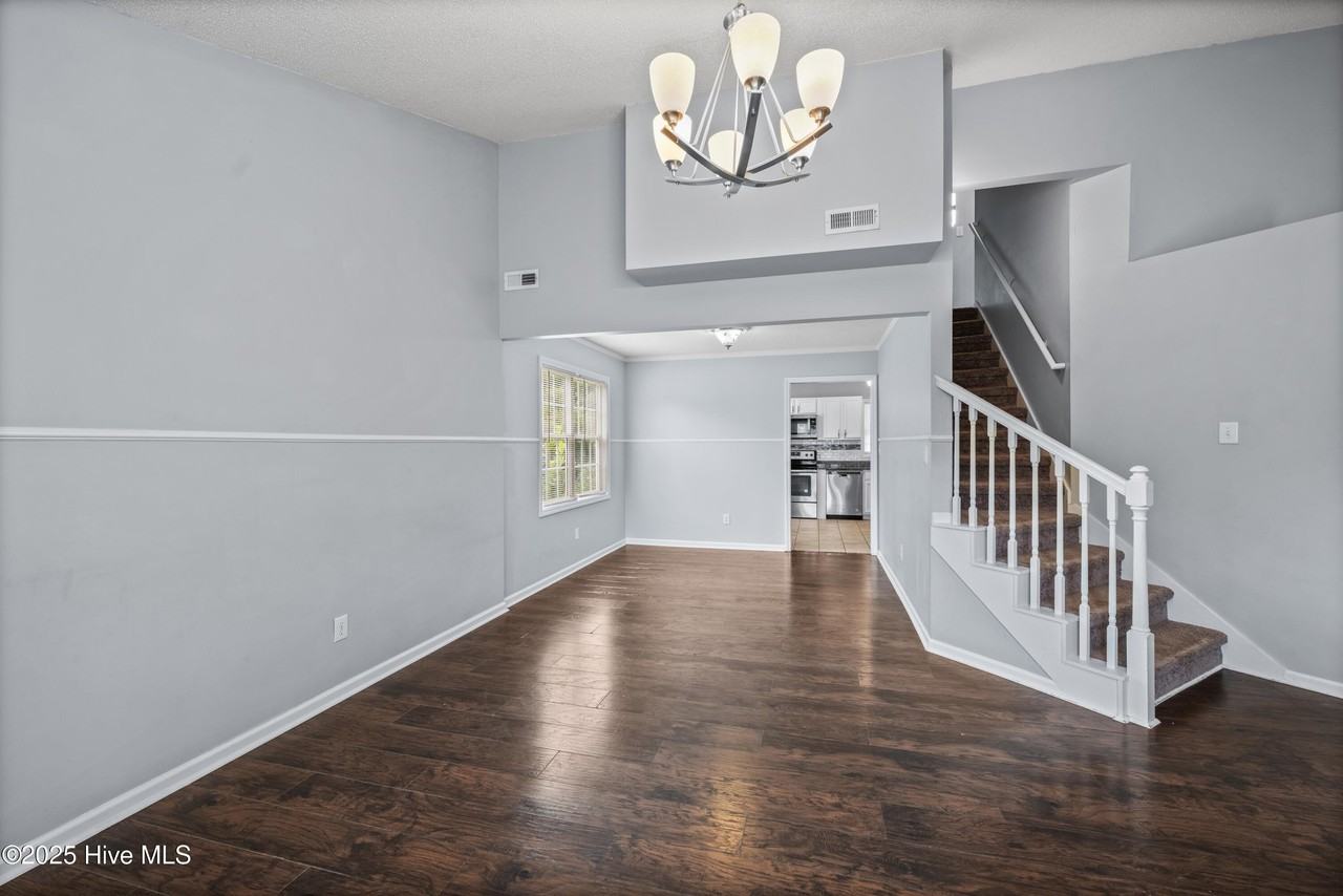 107 Chestnut Ct - Photo 6 of 36
