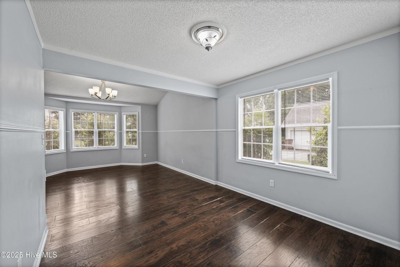 107 Chestnut Ct - Photo 7 of 36