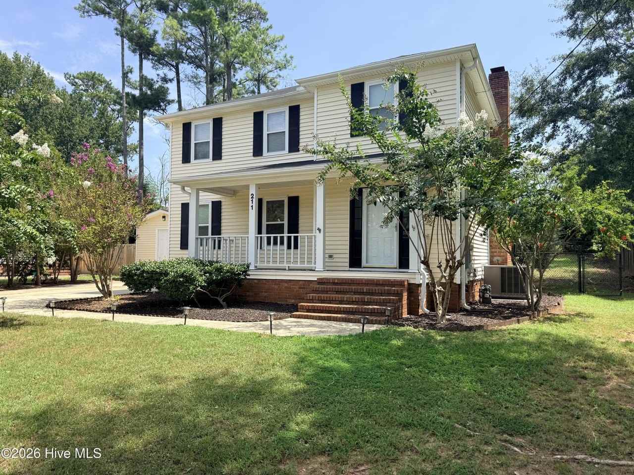 211 Holden Dr - Photo 2 of 21