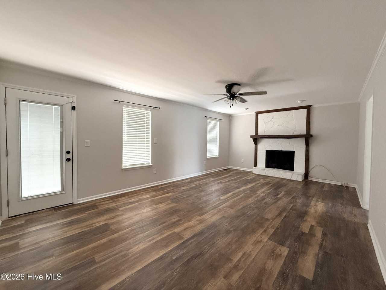 211 Holden Dr - Photo 7 of 21