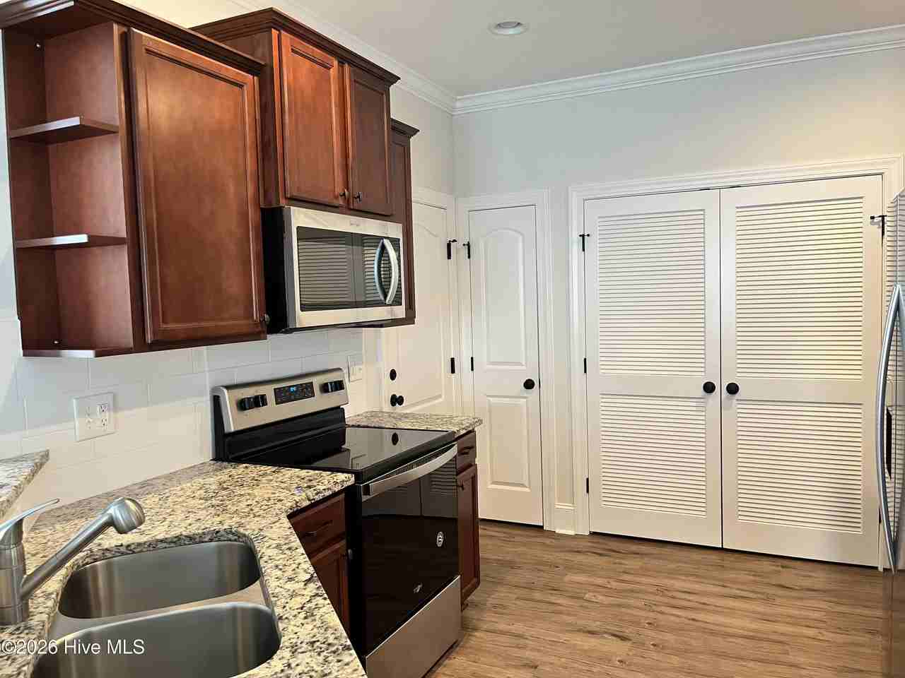 3501 Gaston Way - Photo 4 of 8