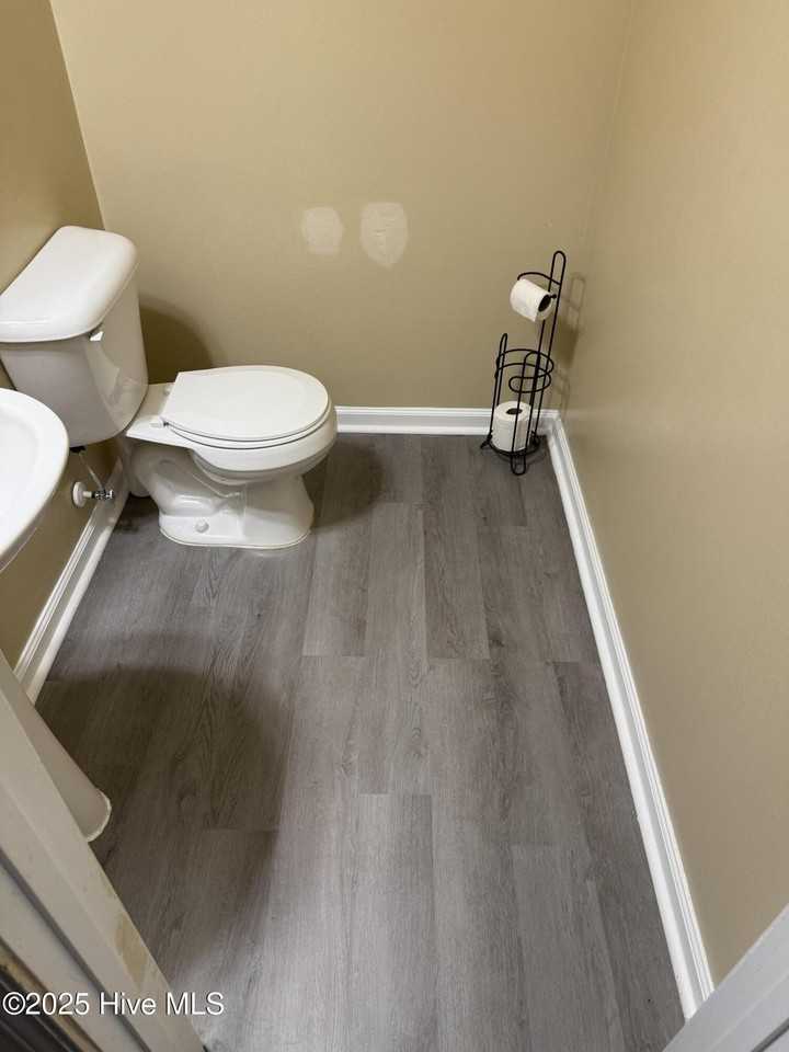 659 Roanoke Dr - Photo 4 of 47