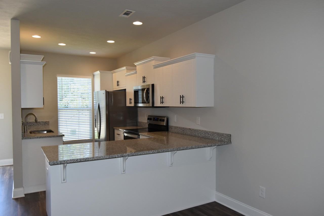 543 Hardy Pt - Photo 2 of 16