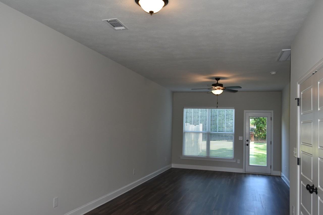 543 Hardy Pt - Photo 6 of 16