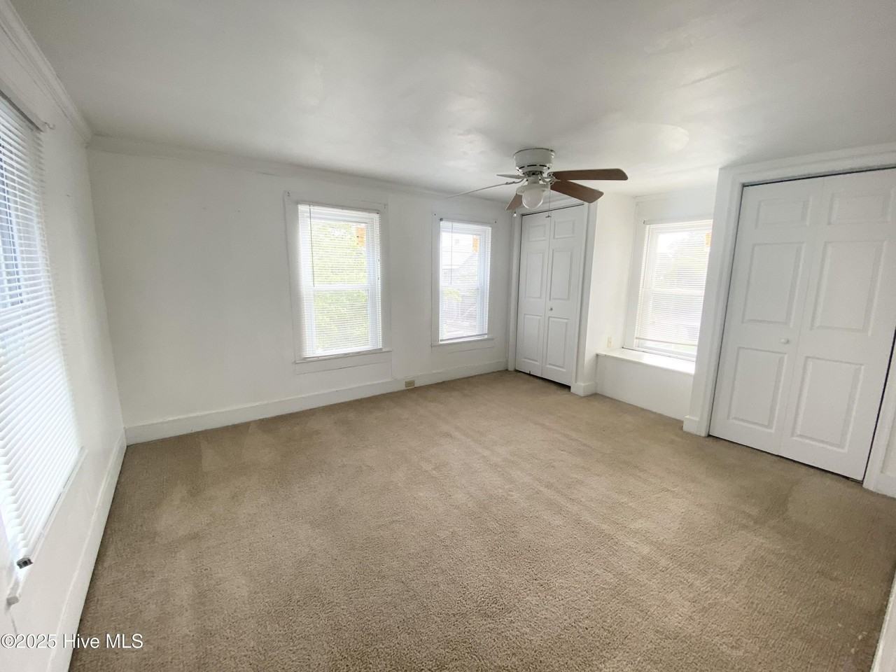 409 W Colonial Ave - Photo 5 of 10