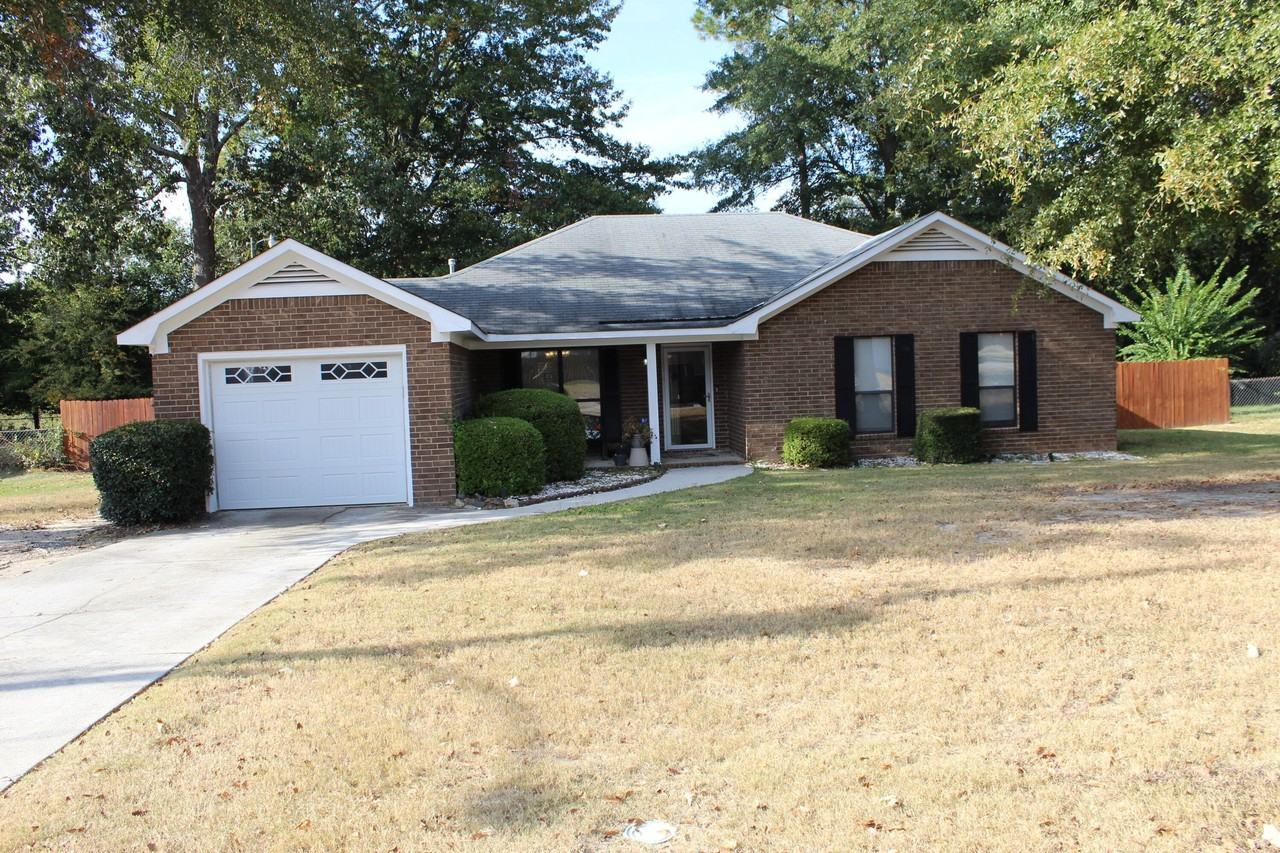1015 Country Place Dr