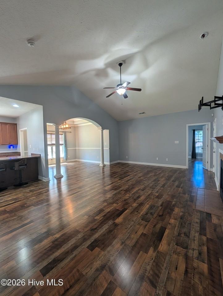 305 Weatherford Dr - Photo 4 of 22