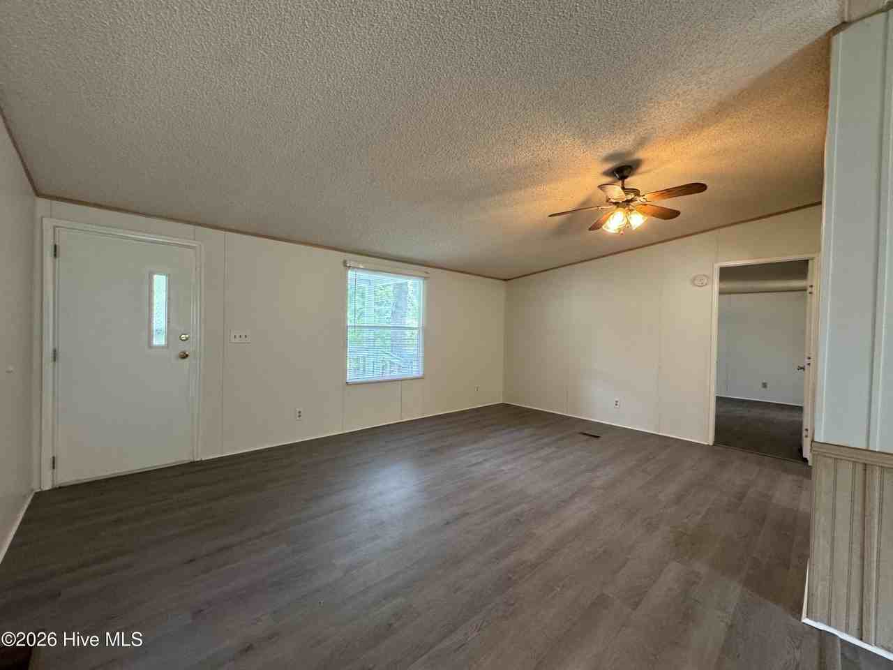 1227 Village Rd Ne - Photo 2 of 18
