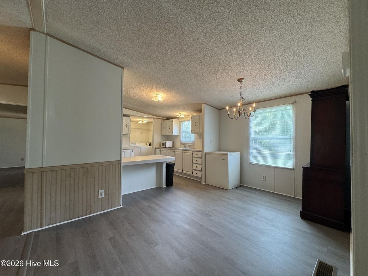 1227 Village Rd Ne - Photo 4 of 18