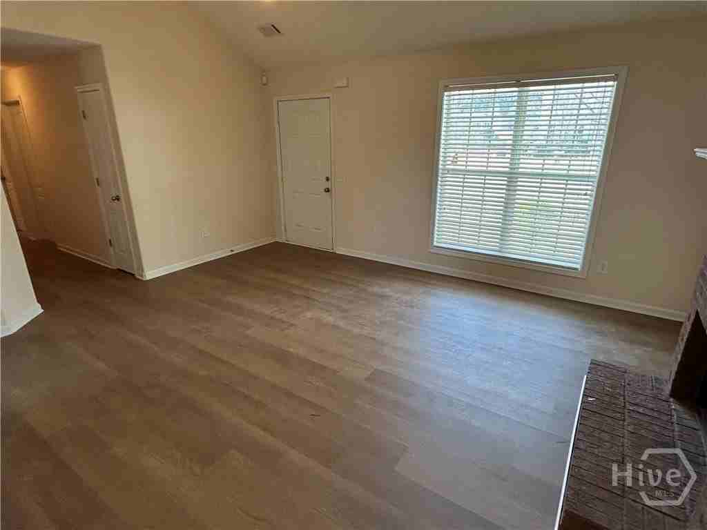 340 Sarah Dr - Photo 3 of 22