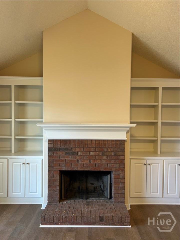 340 Sarah Dr - Photo 5 of 22