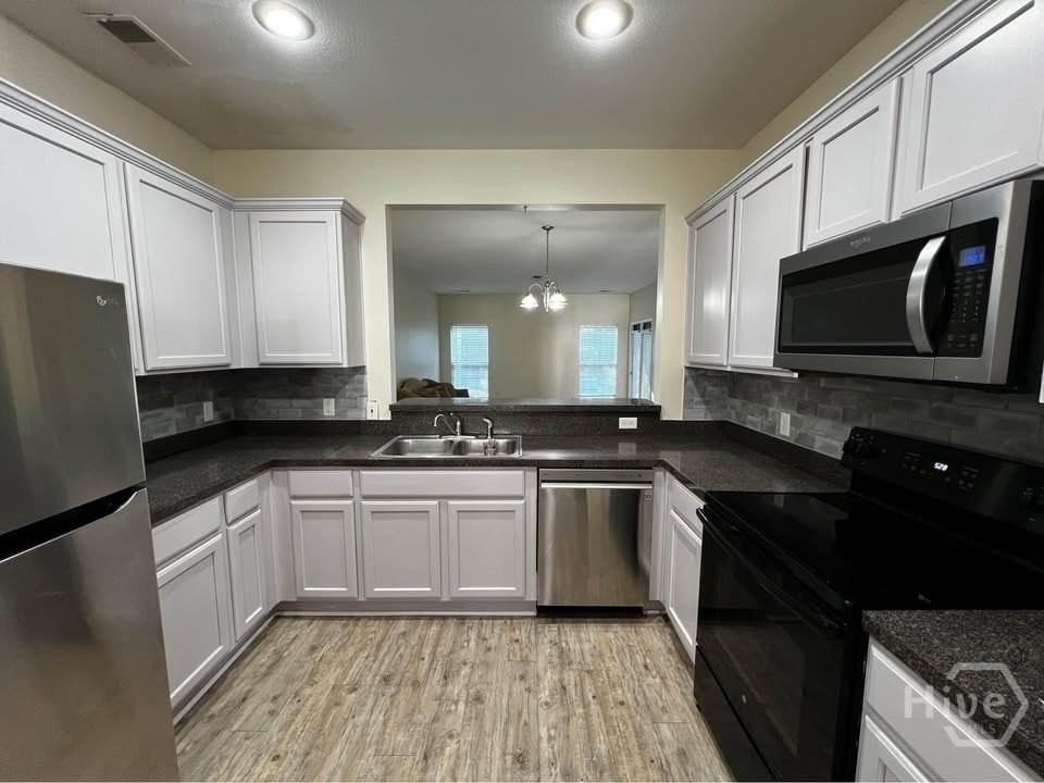 31 Falkland Ave - Photo 4 of 12