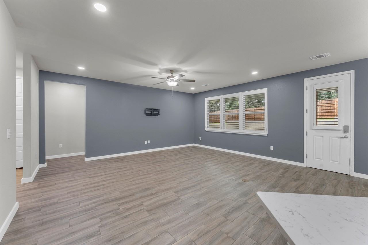 511 Taylor Dr - Photo 6 of 40