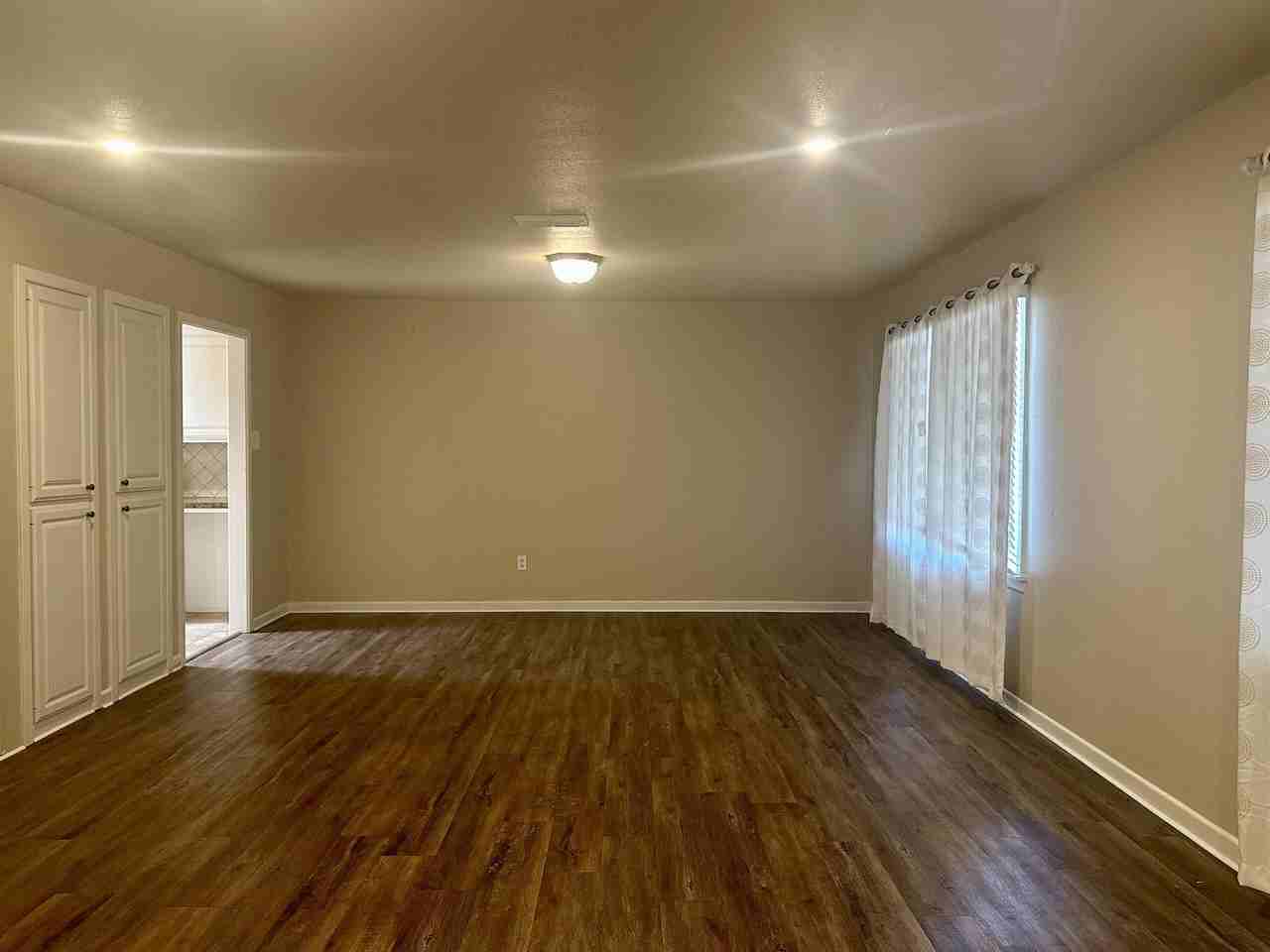 3703 47th St - Photo 4 of 22