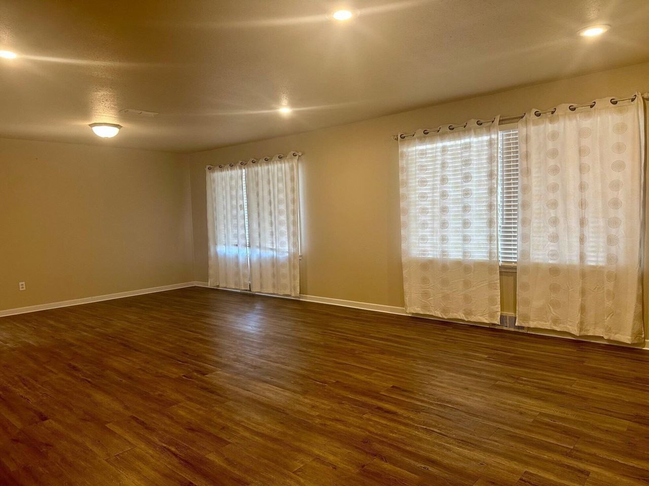 3703 47th St - Photo 5 of 22