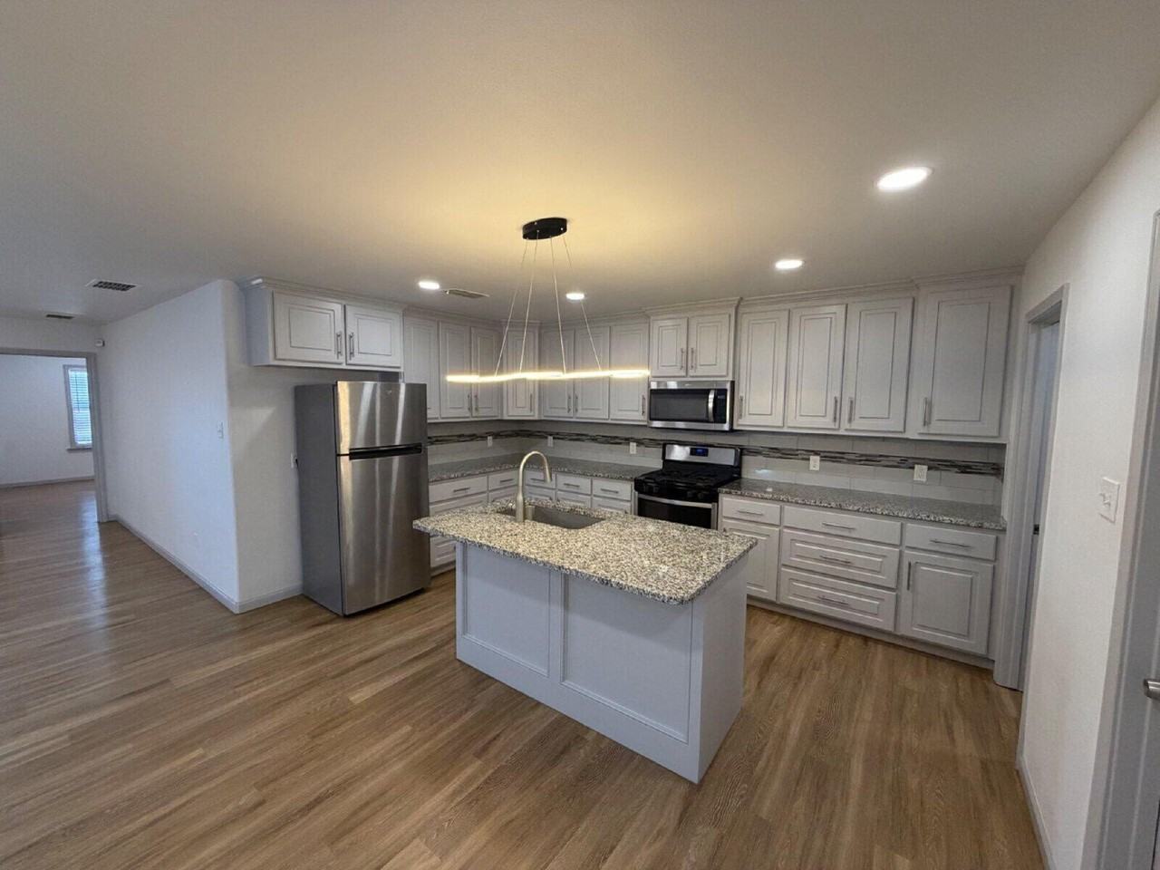 1203 N Essex Ave - Photo 2 of 9