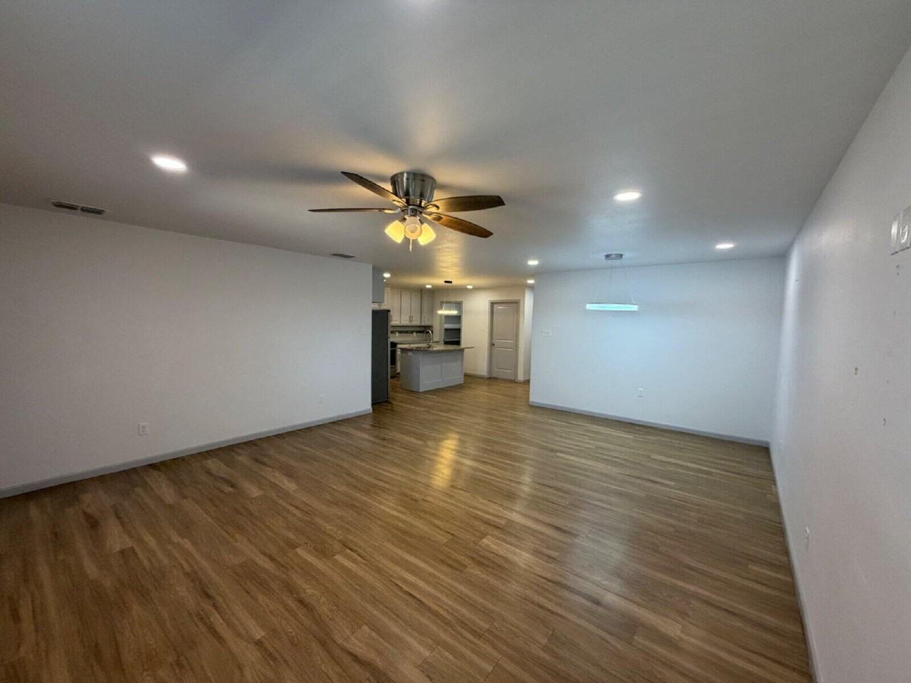 1203 N Essex Ave - Photo 4 of 9