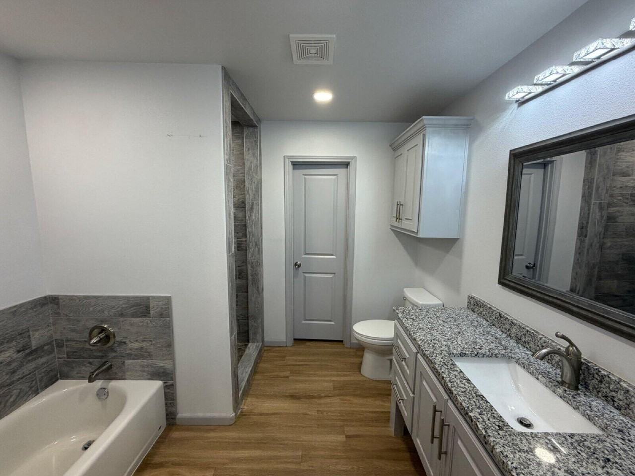 1203 N Essex Ave - Photo 6 of 9