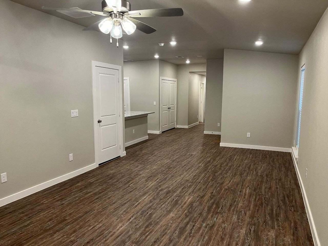 409 E 21st St #A - Photo 2 of 10
