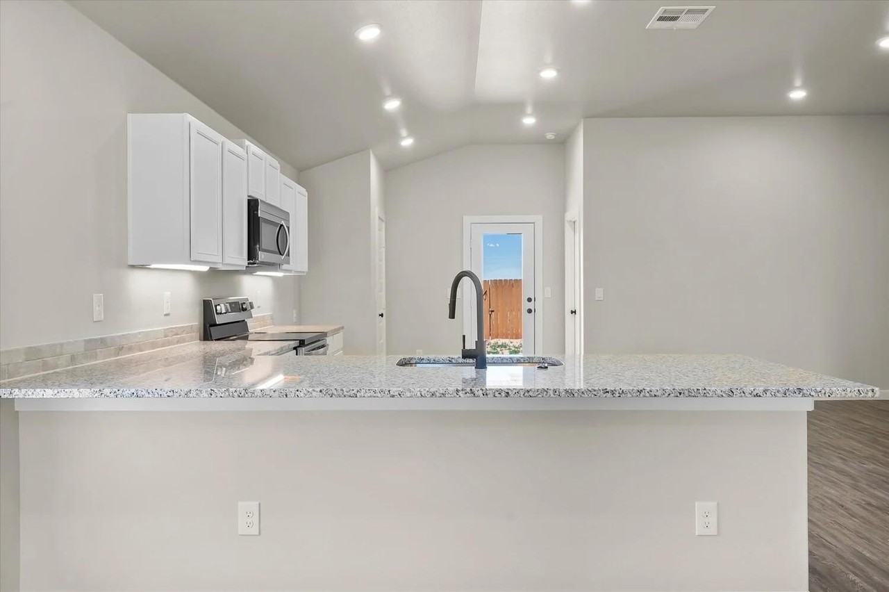 3516 Turner Ave - Photo 5 of 10