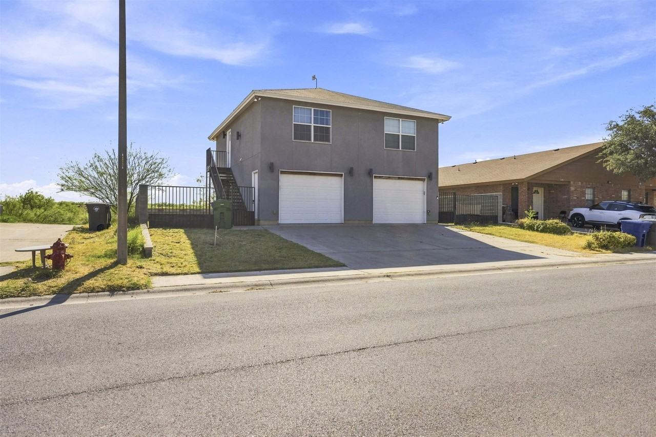 214 Allen Dr #B - Photo 2 of 30