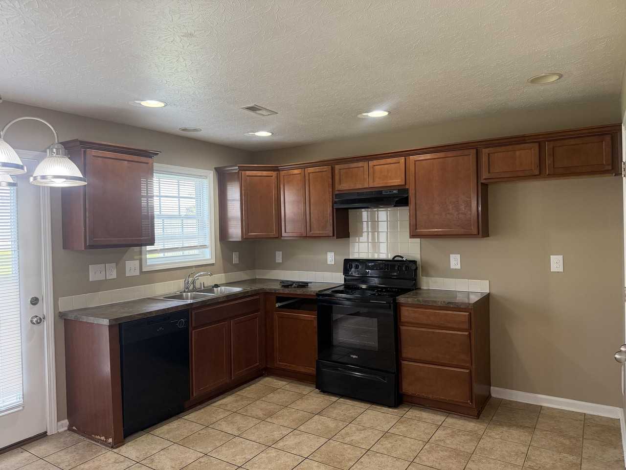 969 Sugarbush Trl - Photo 2 of 12