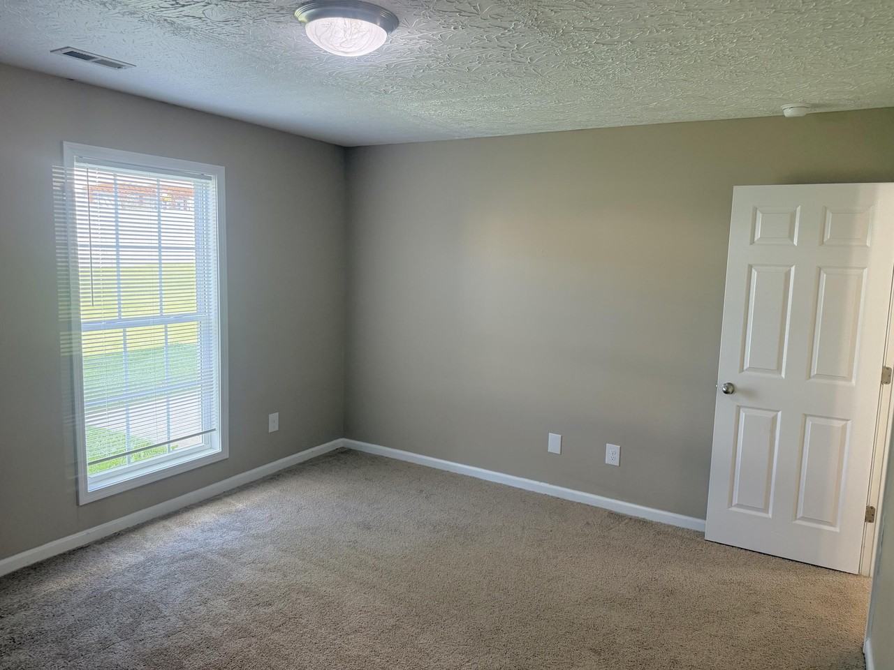 969 Sugarbush Trl - Photo 6 of 12