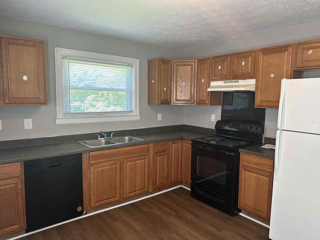 148 Fairlawn Ave - Photo 4 of 12