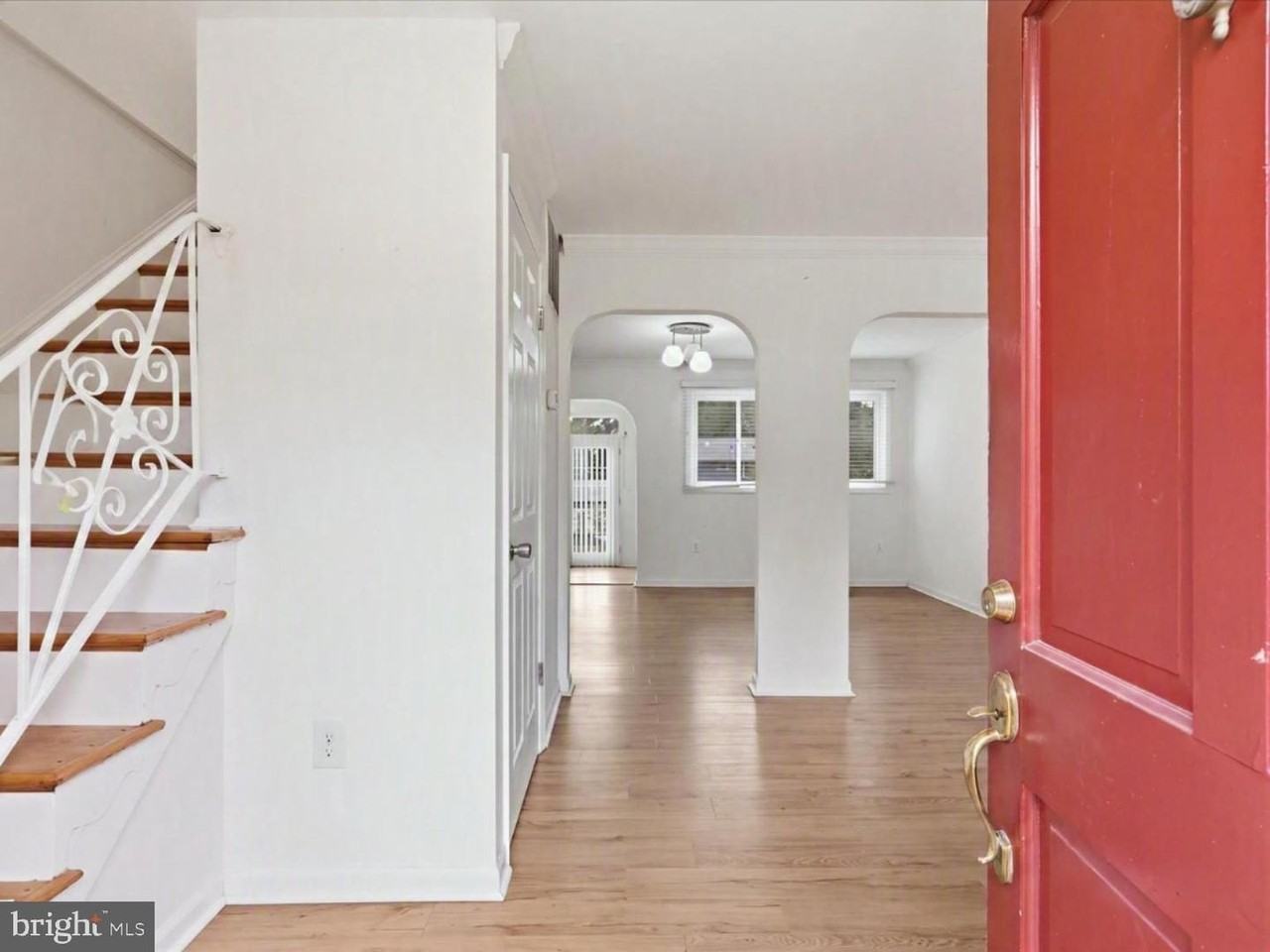 6818 Rolling Rd - Photo 4 of 50