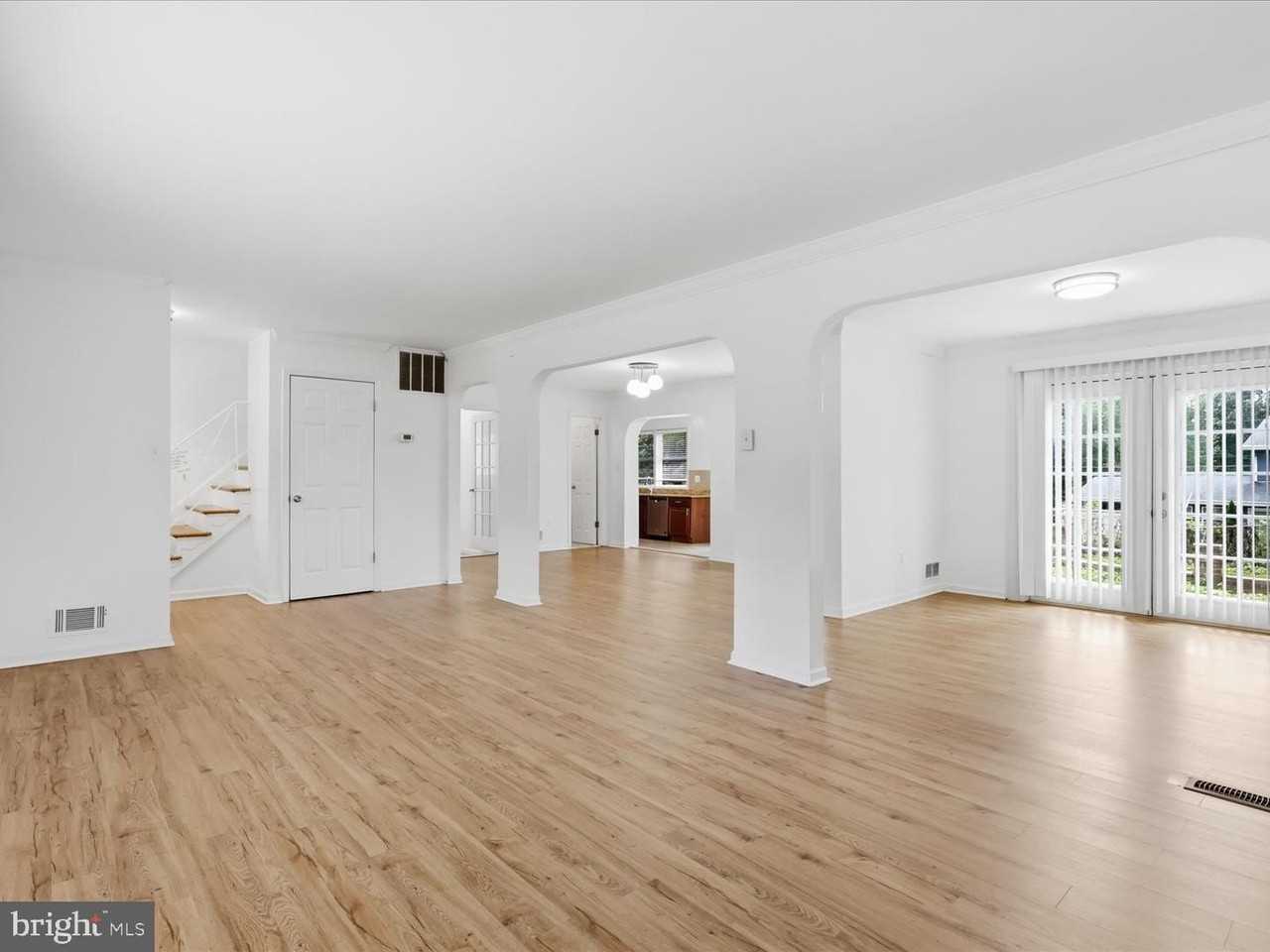 6818 Rolling Rd - Photo 6 of 50
