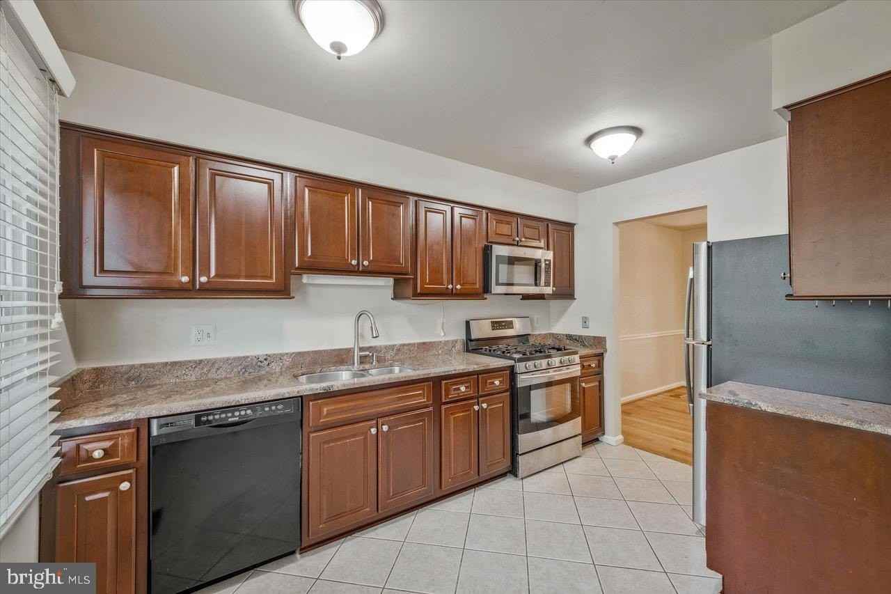 7177 Lake Cove Dr - Photo 2 of 46