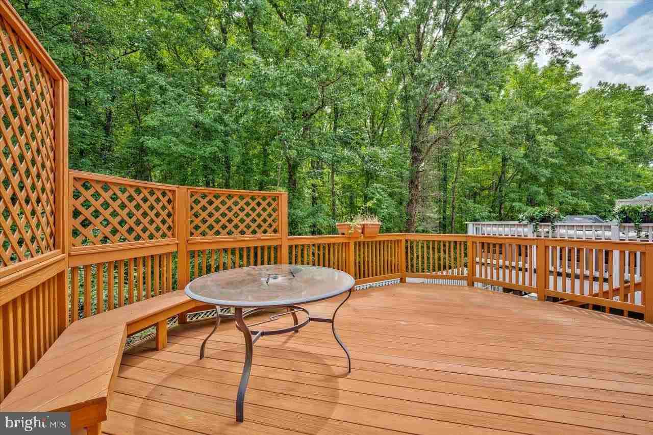 7177 Lake Cove Dr - Photo 4 of 46